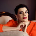 Ten makijaż na Andrzejki olśni wszystkich. Zmysłowe spojrzenie gwarantowane