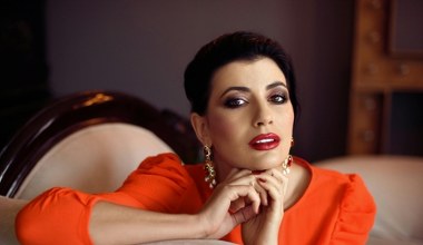 Ten makijaż na Andrzejki olśni wszystkich. Zmysłowe spojrzenie gwarantowane