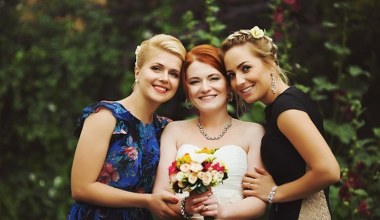 Ten makijaż robi efekt WOW. Makijażowy hit wesel, który pokochały kobiety 40+