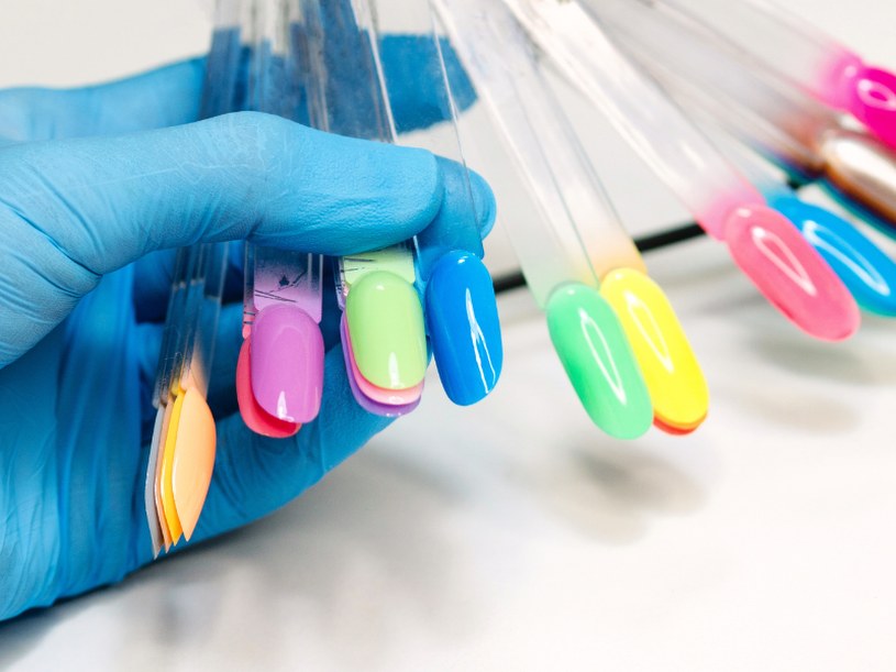 Ten manicure na święta bije na głowę czerwień. Jest elegancki i dodaje urody