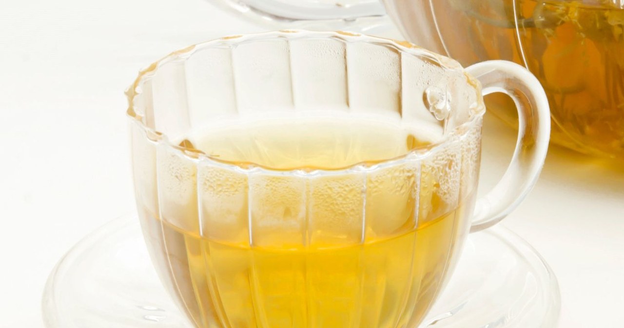 Ten napar ukoi ból stawów. Ma też inne właściwości /mamadela /Canva Pro