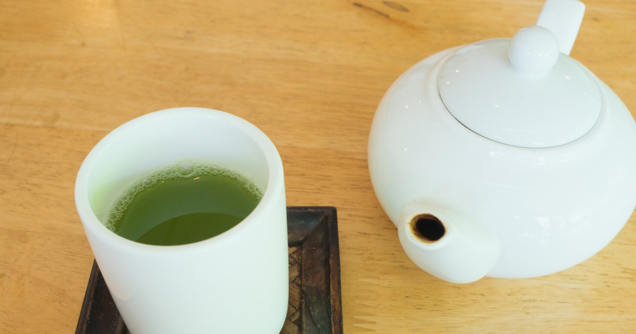 Ten napój jest coraz bardziej popularny. Można go pić na różne sposoby. /pongsathon /123RF/PICSEL