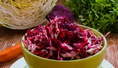 Ten oryginalny smak śni mi się po nocach. Najlepsza surówka z kapusty i buraka