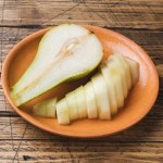 Ten owoc powinien jeść każdy. Wspiera pamięć, serce i lepszą pracę jelit