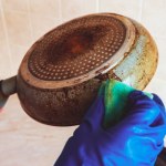 Ten patent to złoto. Moje stare patelnie lśnią jak nowe