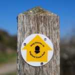 Ten pieszy szlak ma prawie 4500 km i ciągnie się wzdłuż wybrzeża Wielkiej Brytanii. Niedawno został otwarty