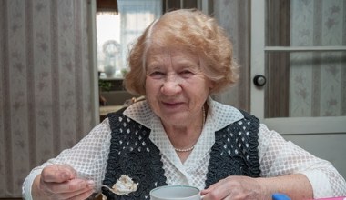 Ten popularny ser wzmacnia kości i mięśnie. Seniorzy powinni jeść go codziennie