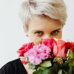 Ten preparat pomaga zatrzymać chłodny odcień blondu dłużej. 10 minut i kolor wygląda jak po wyjściu z salonu