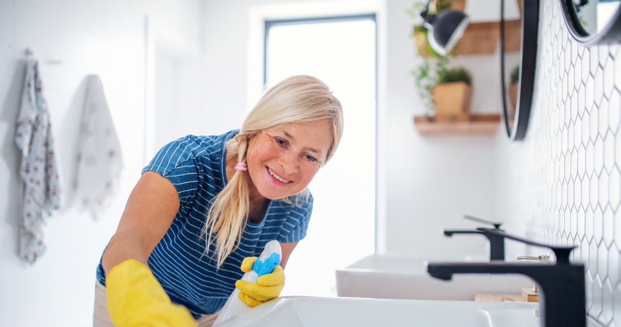 Ten produkt pomoże nam zarówno w porządkach domowych, jak i przy uprawie roślin /Pixel