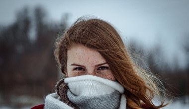 Ten prosty plan pielęgnacji chroni skórę przed smogiem i zanieczyszczeniami