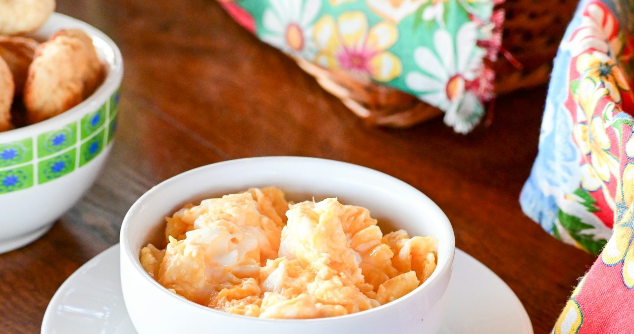 Ten prosty zamiennik masła sprawia że poranna jajecznica jest lżejsza /Fernando Dantas /unsplash.com