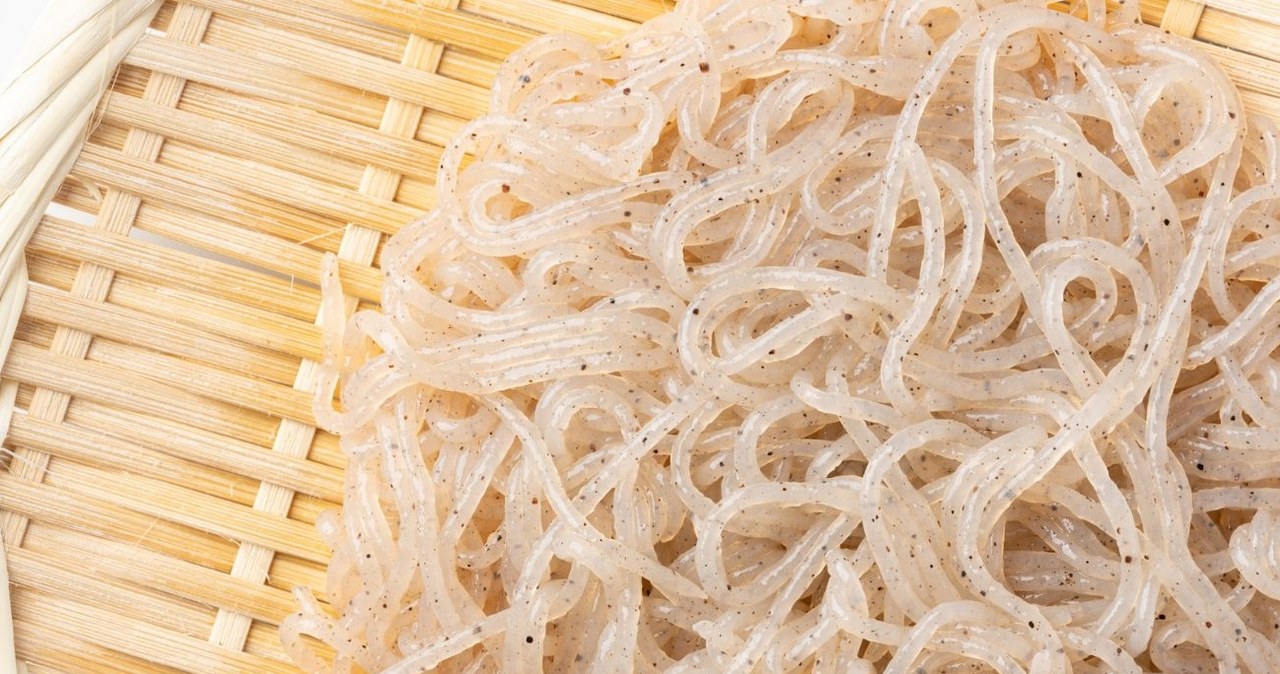 Ten rodzaj makaronu ma niski indeks glikemiczny i na długo uczucie sytości. /hanasaki8739 /123RF/PICSEL
