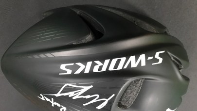 Ten rowerowy kask z podpisem Rafała Majki może być Twój!  