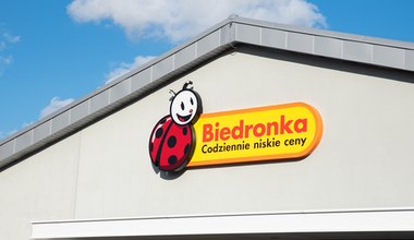 Ten sam produkt w jednej Biedronce taniej, w innej drożej. Tak sieć tłumaczy różne ceny