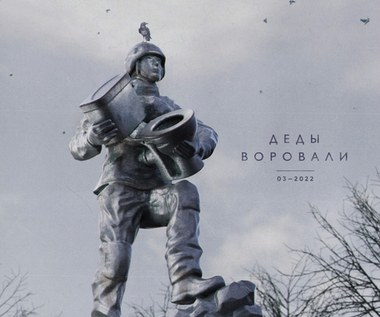 Ten sedes zaboli Rosjan! W Ukrainie powstał projekt pomnika wstydu i hańby żołnierza armii Putina