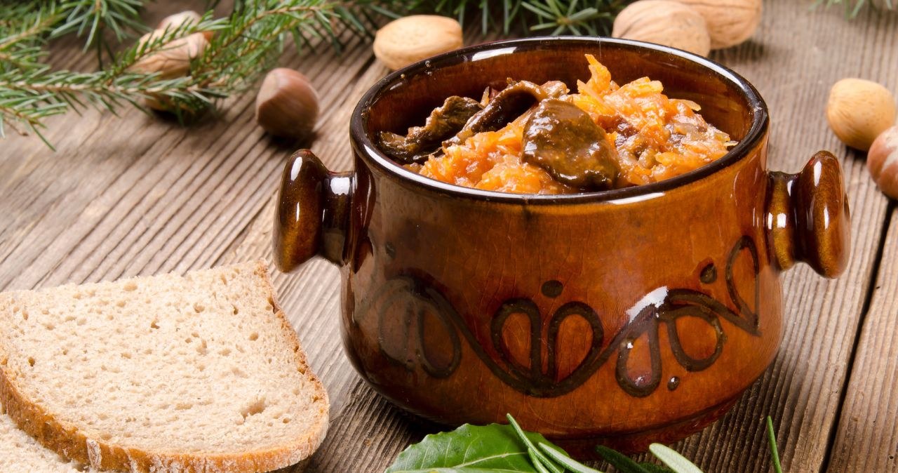 Ten składnik robi różnicę w bigosie! Sprawdź, jaką kapustę wybrać i gdzie są promocje /CanvaPro /INTERIA.PL