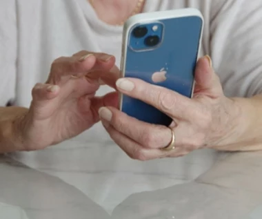 Ten SMS trafia do kolejnych Polaków. Oszuści wykorzystują firmę kurierską