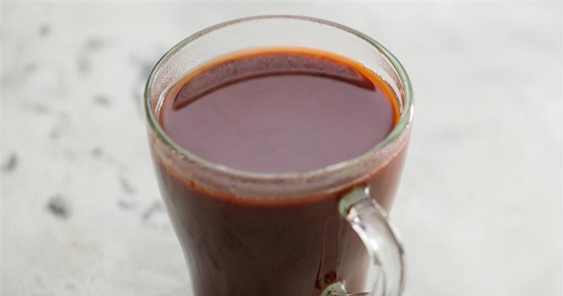 Ten sok pobudza pracę jelit i dobrze działa na kości. /lazartivan /123RF/PICSEL