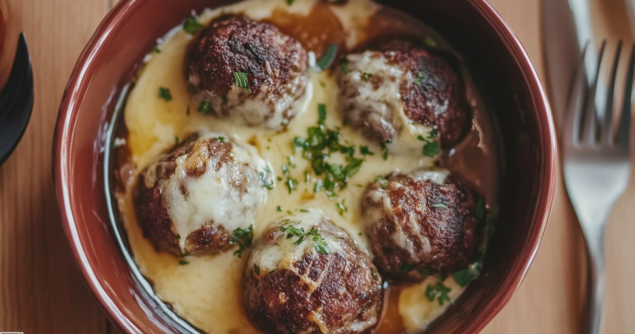 Ten sos do klopsików sprawdza się doskonale /sawatburarat /123RF/PICSEL