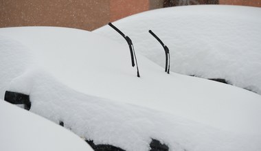 Ten sposób na zamarznięte wycieraczki przynosi więcej szkody niż pożytku