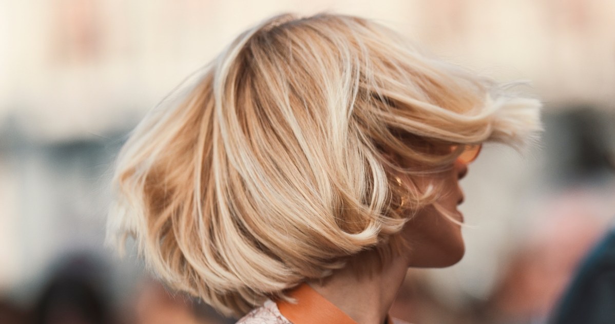 Ten sposób odmienia cienkie włosy. Bez lakieru, bez tapirowania