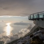 Ten szklany taras widokowy znajdziesz w Chorwacji. Gwarantuje niezapomniane przeżycia