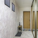 Ten trik odmienia wąski i ciemny przedpokój. Projektanci znają go od lat