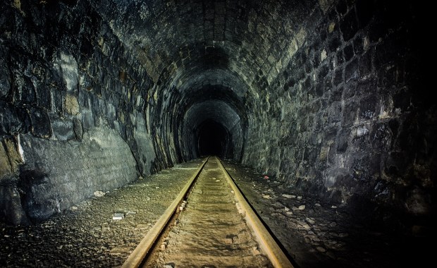 Ten tunel to kolejowa perełka Polski. Są pieniądze na konserwację