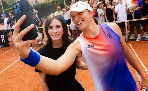 "Ten, w którym Monica gra z Igą" - niezwykłe spotkanie na French Open