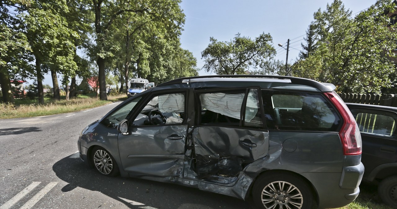 Ten wypadek, koło Zielonej Góry, wydarzył się ostatniego dnia sierpnia. Dwie osoby zostały ranne /Piotr Jędzura /Reporter