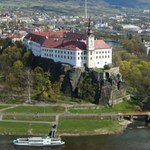 Ten zamek na skale to perełka. Widoki na rzekę nie mają sobie równych