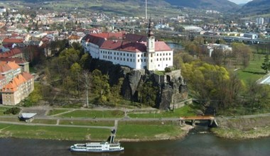 Ten zamek na skale to perełka. Widoki na rzekę nie mają sobie równych