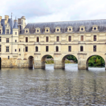 Ten zamek przypomina most. Przez wieki władały nim kobiety