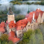 Zamek Czocha Ten zamek to numer 1 w Polsce na jesień. Nazywają go polskim Hogwartem