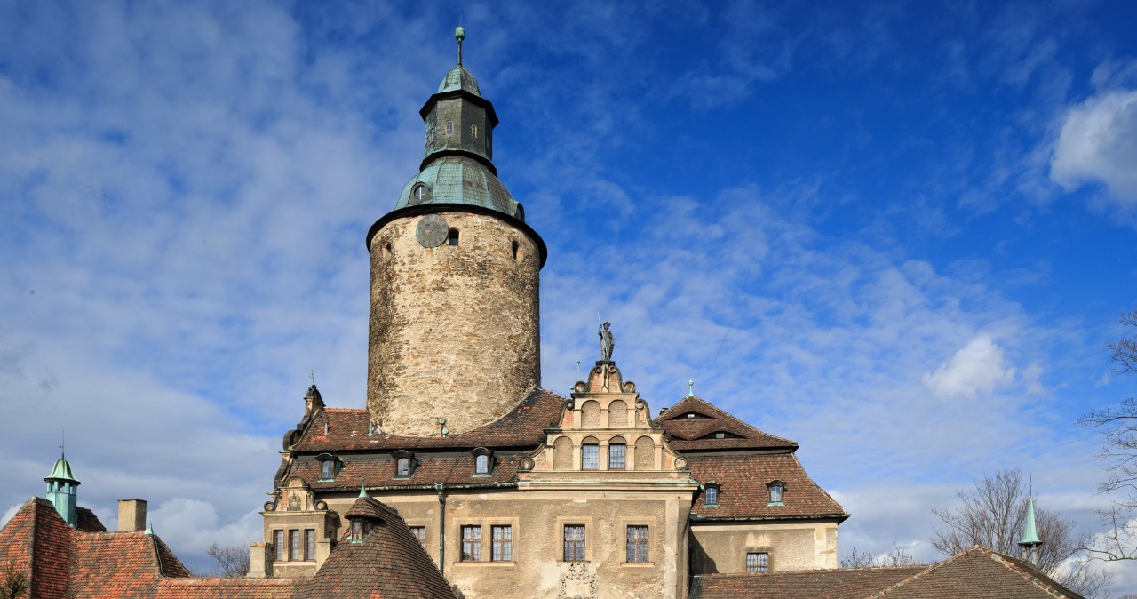 Ten zamek zachwyca zimowym klimatem, a także masą atrakcji, które czekają na każdego w czasie ferii zimowych /East News