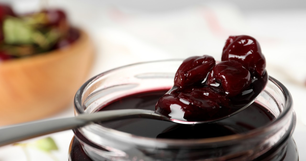 Ten zdrowy owoc można jeść na różne sposoby. /ludmilacharnetska /Canva Pro