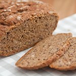 Ten zdrowy, proteinowy chleb zrobisz bez mąki. Jest chrupiący i smaczny  