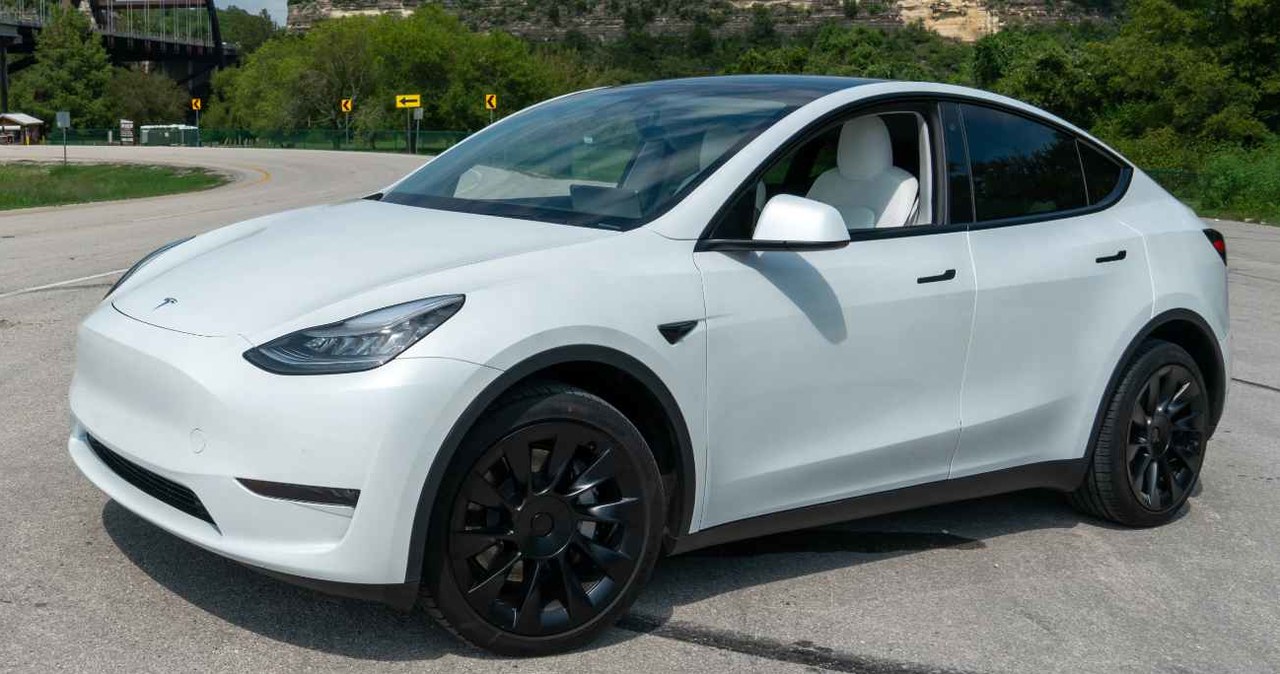 Teoretycznie Tesla Model Y może przejechać na jednym ładowaniu niemal 520 km /123RF/PICSEL