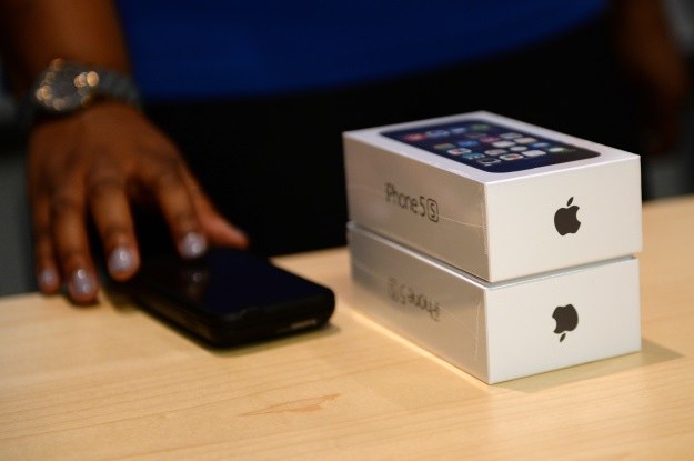 Teraz Apple przyjmie również zawilgocone iPhone'y /AFP