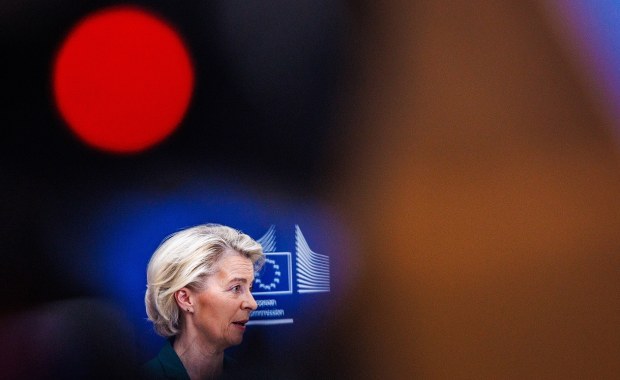 "Teraz czas na negocjacje". UE zwleka z odwetem