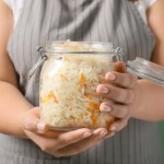 Teraz jest czas, by ją kisić. Siedem dobrych powodów, dla których warto jeść kapustę kiszoną