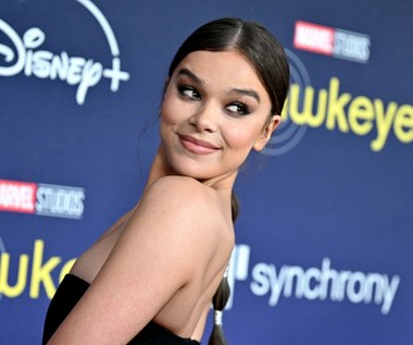 Teraz możemy oglądać ją w miniserialu “Hawkeye”, w którym wcieliła się w Kate Bishop. W produkcji Marvela występuje także Piotr Adamczyk. 