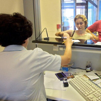 Teraz można odzyskać swoje pieniądze od banków /AFP