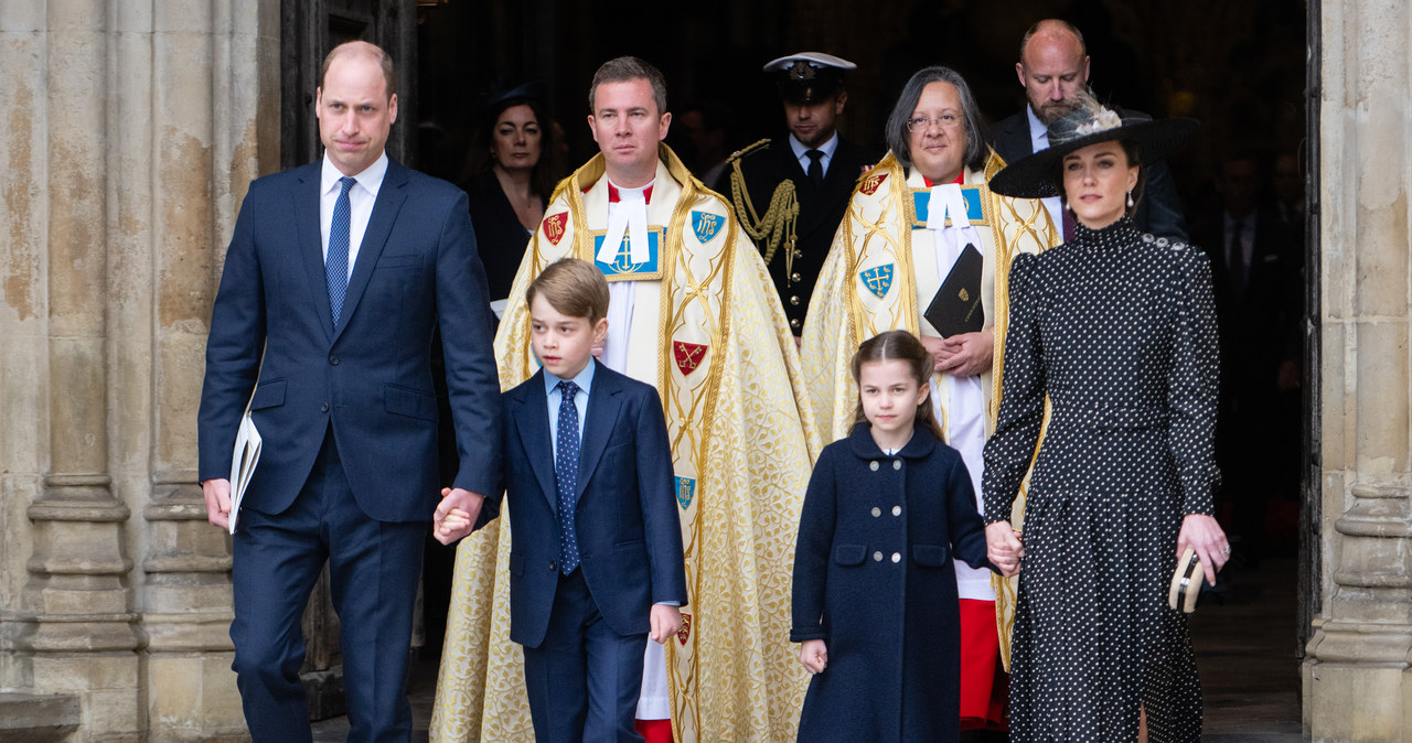 Teraz zaszczytu przejażdżką królewską karocą dostąpiły dzieci księcia Williama i księżnej Kate, George i Charlotte /Samir Hussein/WireImage /Getty Images