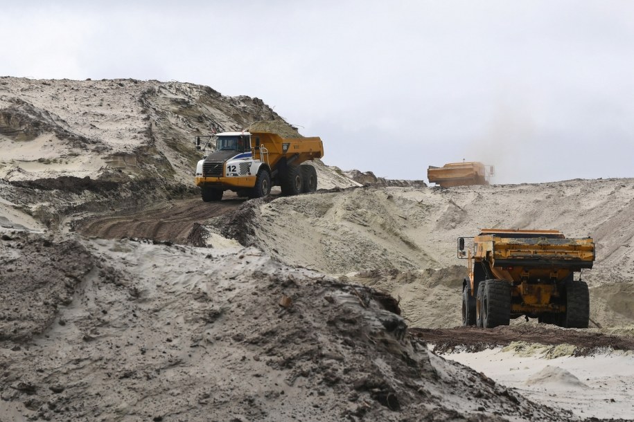 Teren budowy kanału żeglugowego na Mierzei Wiślanej w miejscowości Skowronki / 	Adam Warżawa    /PAP