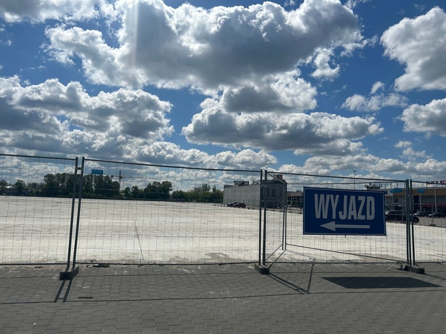Teren po spalonym centrum handlowym Marywilska 44. /Michał Dobrołowicz /RMF FM