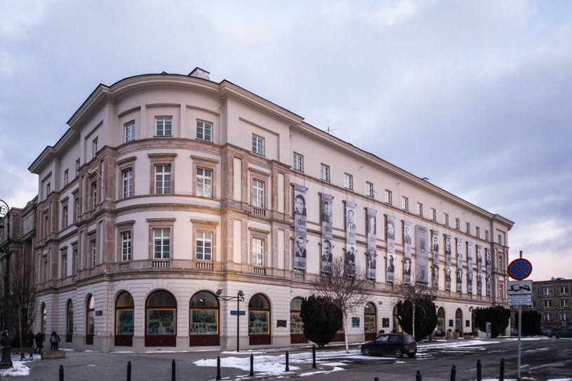 Teren przed budynkiem Garnizonu Warszawa, gdzie ma powstać pomnik prezydenta Lecha Kaczyńskiego /Adam Burakowski /Reporter