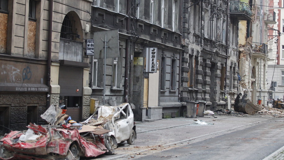 Teren zniszczonej w wybuchu gazu kamienicy, gdzie zakończyła się akcja ratownicza /Andrzej Grygiel /PAP