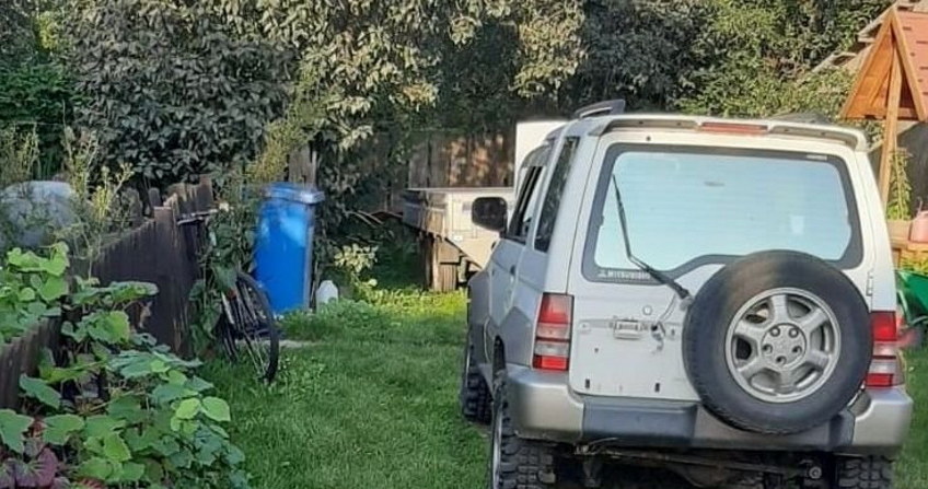 Terenowe Mitsubishi nie było dopuszczone ruchu i nie miało OC, a jego kierowca był pijany i chciał uciec policji... /Policja