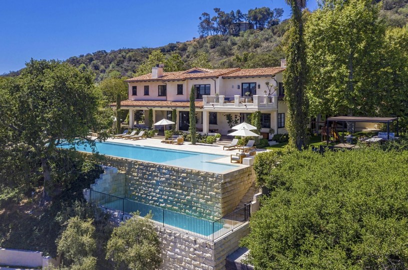 El terreno alrededor de la propiedad fue comprado por Justin Timberlake de Helen Hunt / Hilton Highland a través de The Grosby Gro / Grosby Group / East News